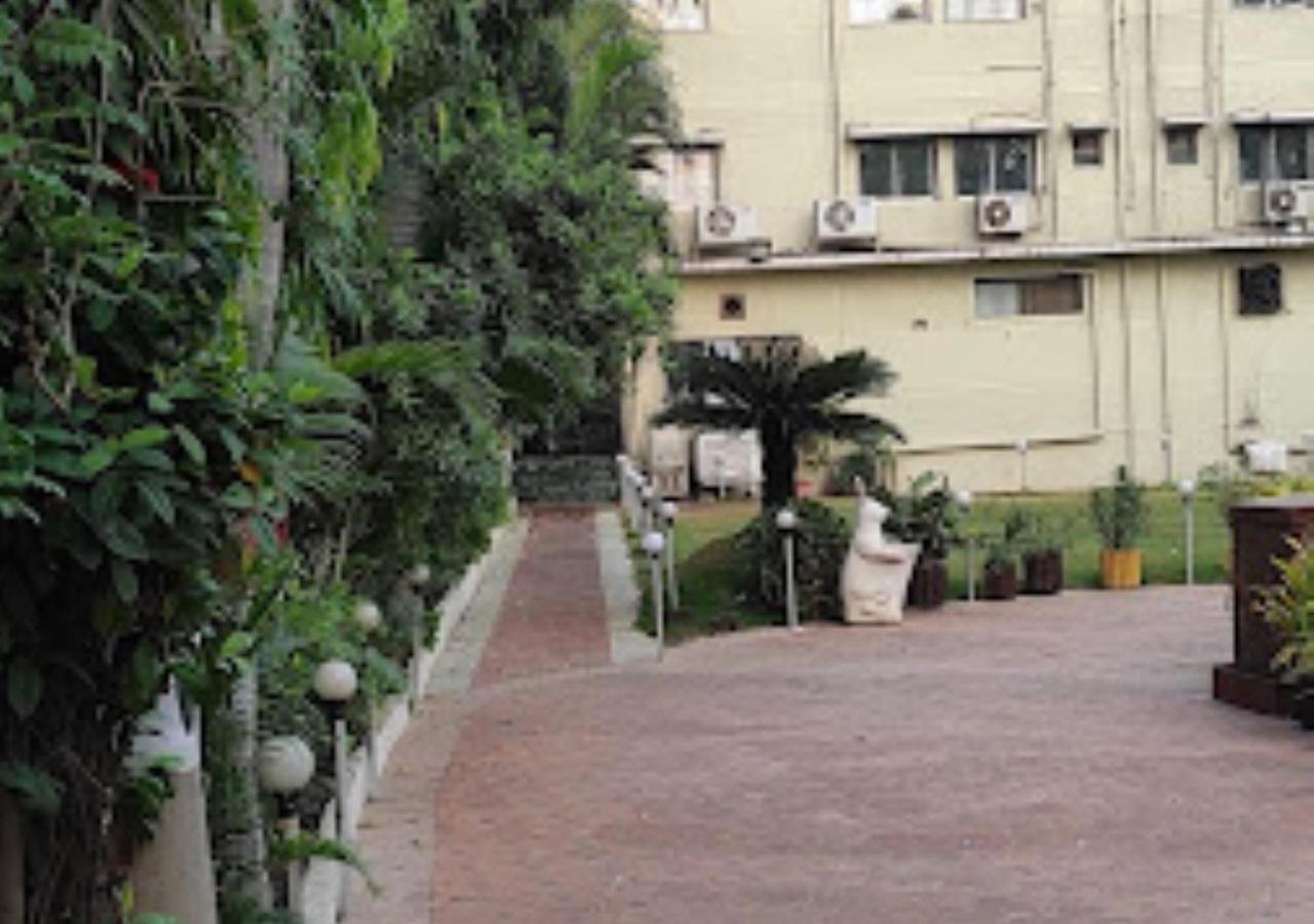 Hotel Blue Paradise Chandrapur Bagian luar foto