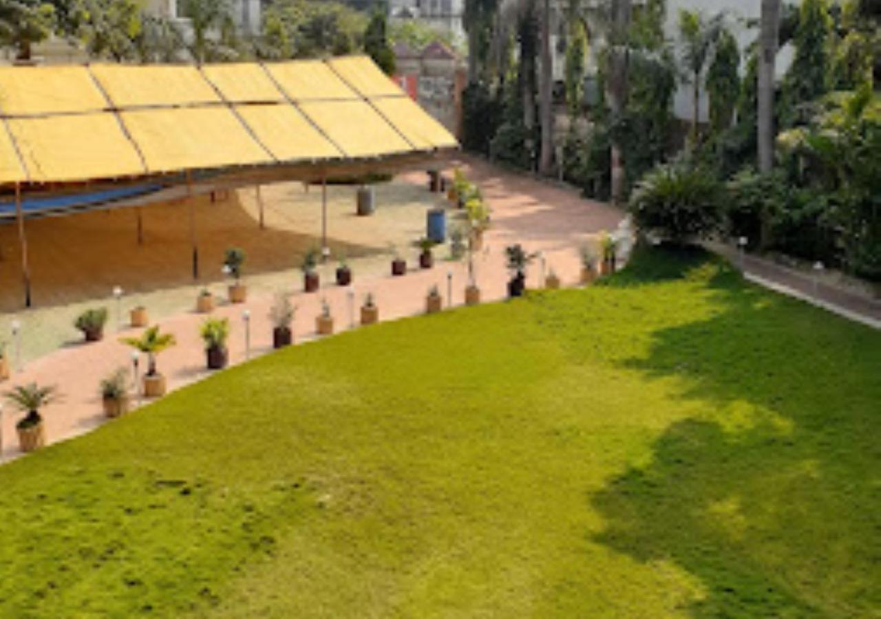 Hotel Blue Paradise Chandrapur Bagian luar foto