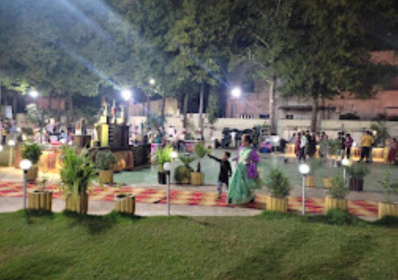 Hotel Blue Paradise Chandrapur Bagian luar foto