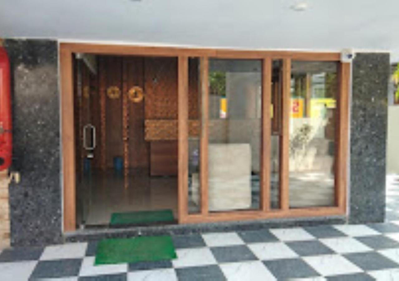 Hotel Blue Paradise Chandrapur Bagian luar foto