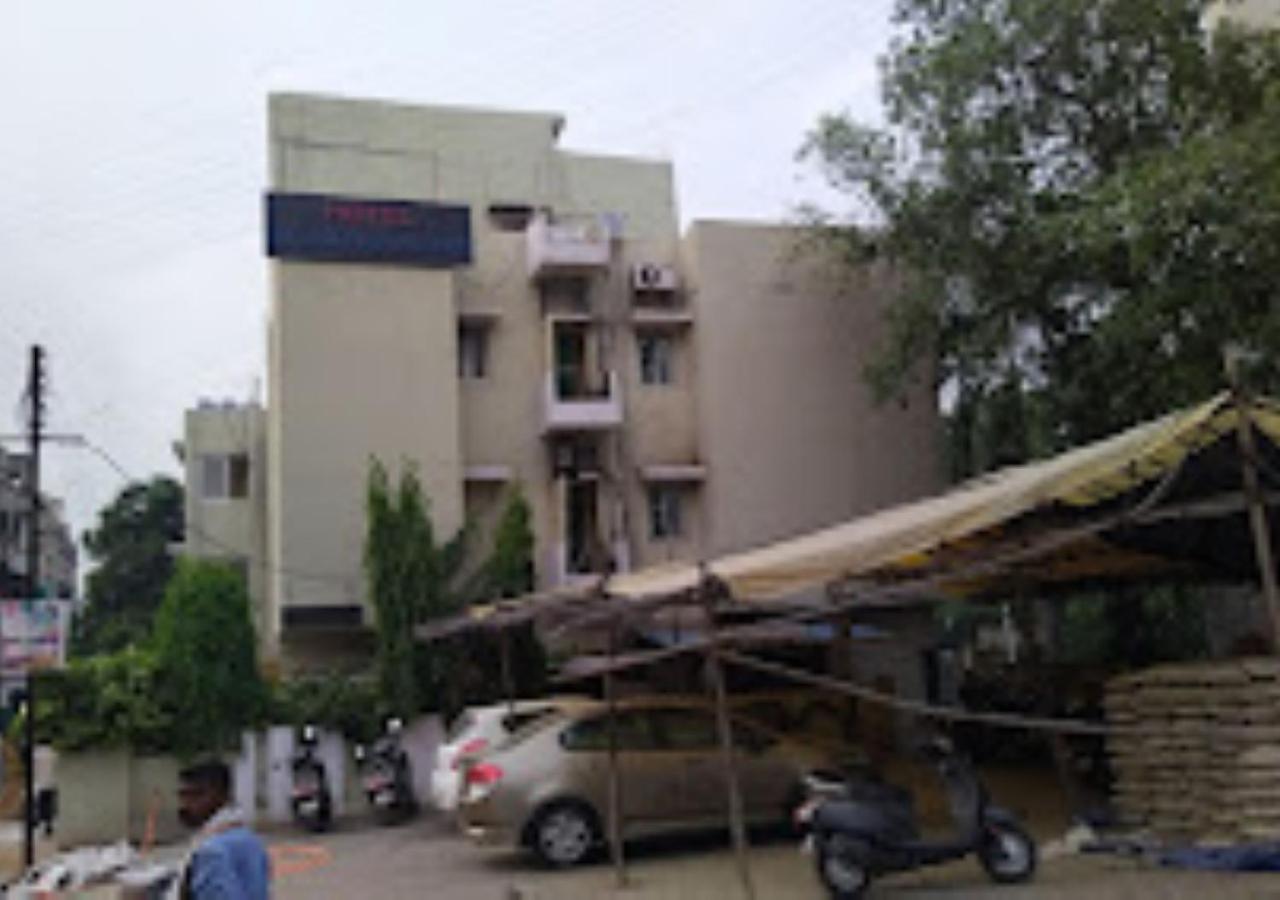 Hotel Blue Paradise Chandrapur Bagian luar foto
