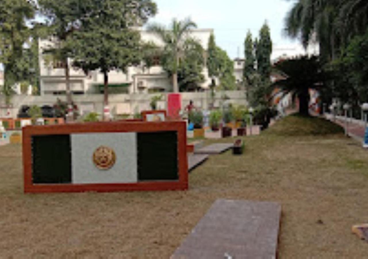Hotel Blue Paradise Chandrapur Bagian luar foto