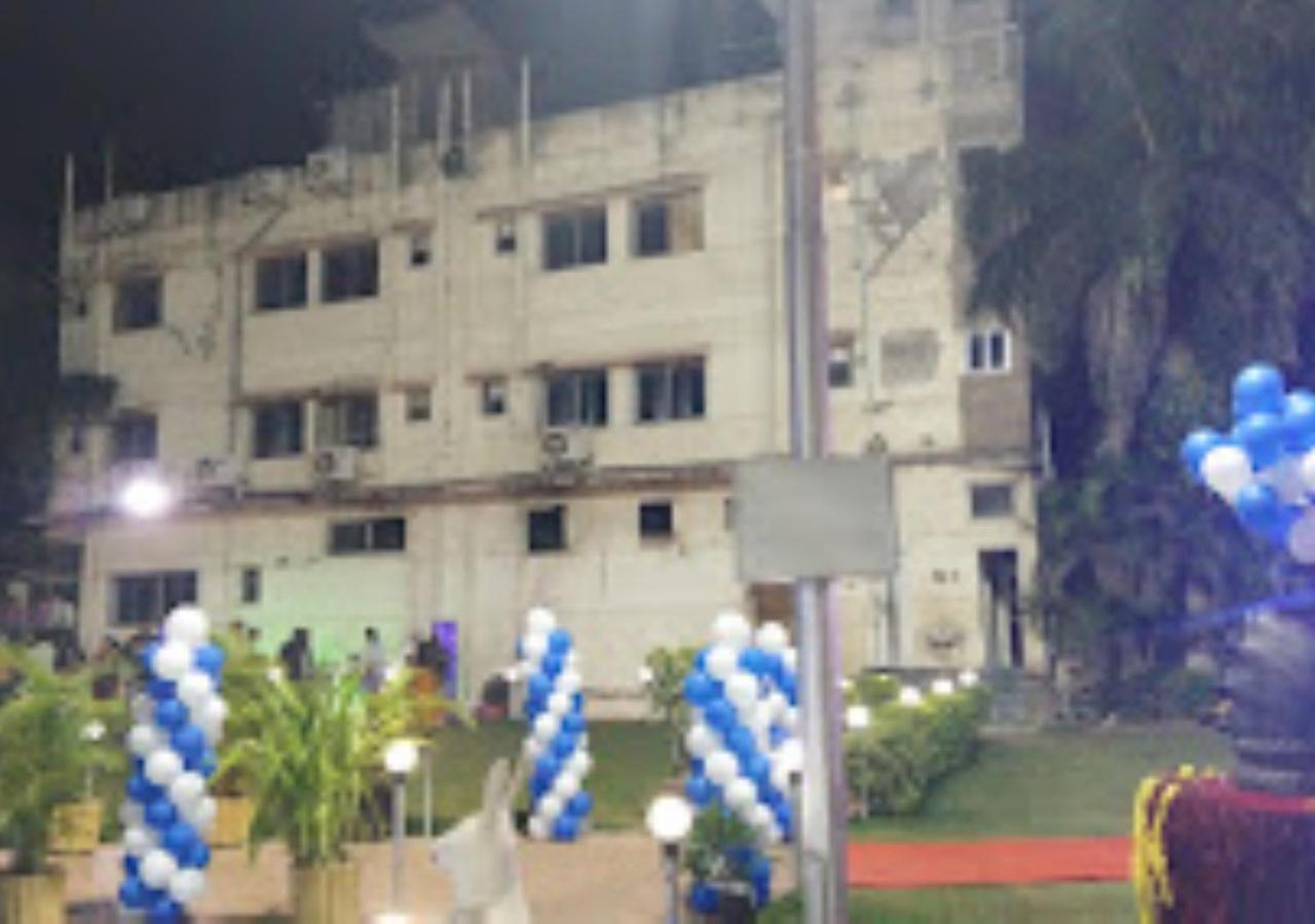 Hotel Blue Paradise Chandrapur Bagian luar foto